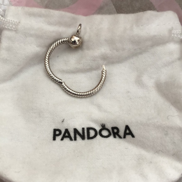 Pandora Moments small “O” pendent - Picture 5 of 8